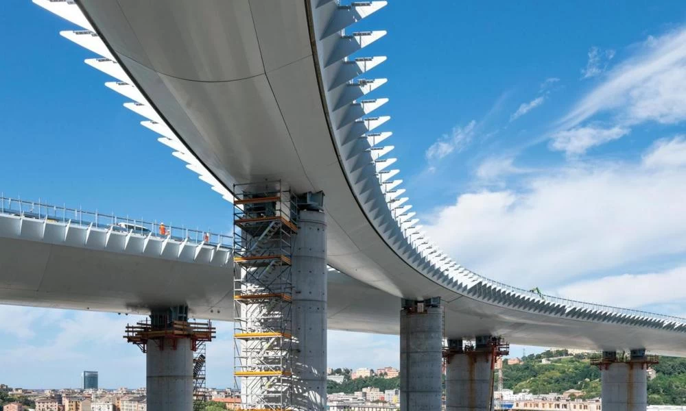 Πάλι σε λειτουργία, μετά από 2 χρόνια, η νέα γέφυρα της Γένοβας